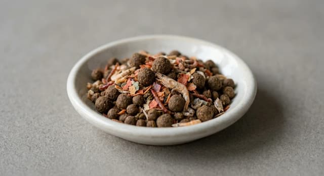 Aquarium food appropriate for feeding Figure Eight Puffer